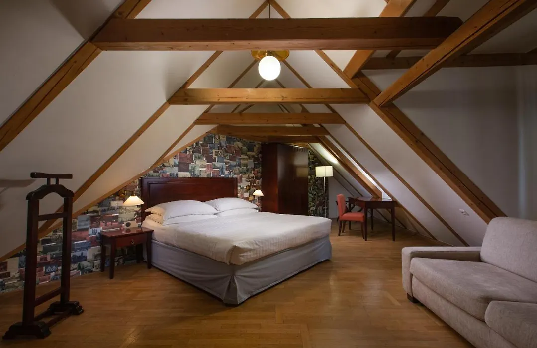 Charles Bridge Heritage Suites By Salvator Hotels-1