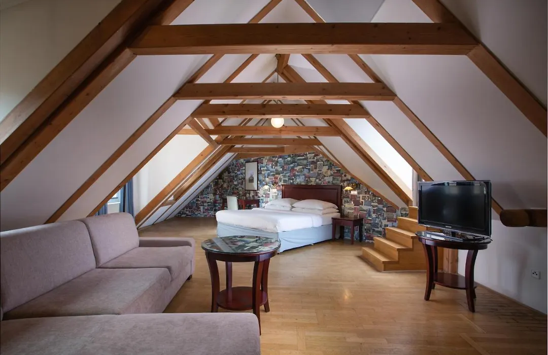Charles Bridge Heritage Suites By Salvator Hotels-1